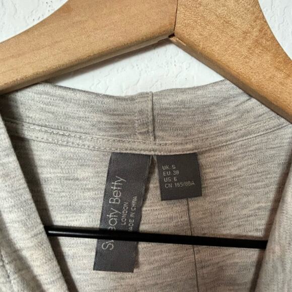 SWEATY BETTY TORI TWIST FRONT HOODED PULLOVER GREY LONG SLEEVE HOODIE SIZE US 6 - Picture 5 of 8
